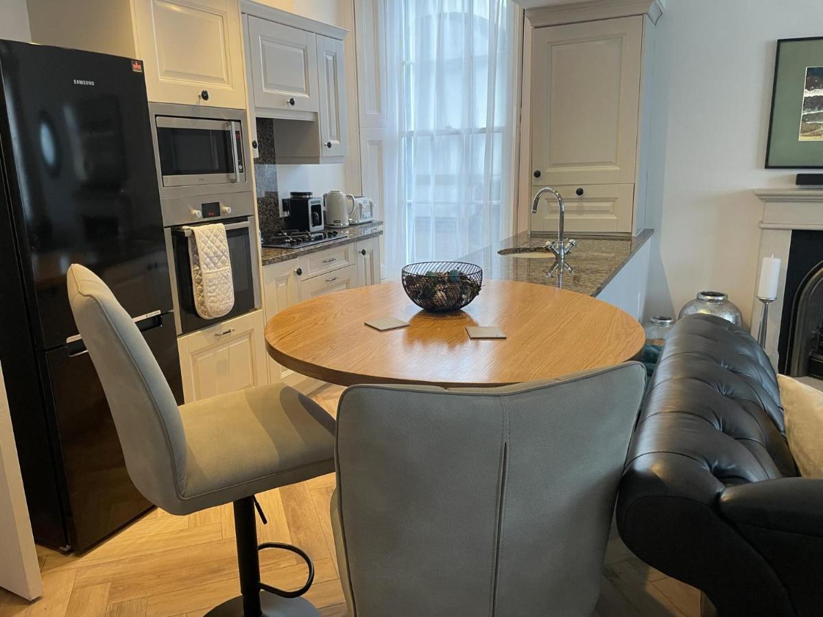 Stunning 2-Bed-2Bath Apt In Whitby With Parking公寓 外观 照片